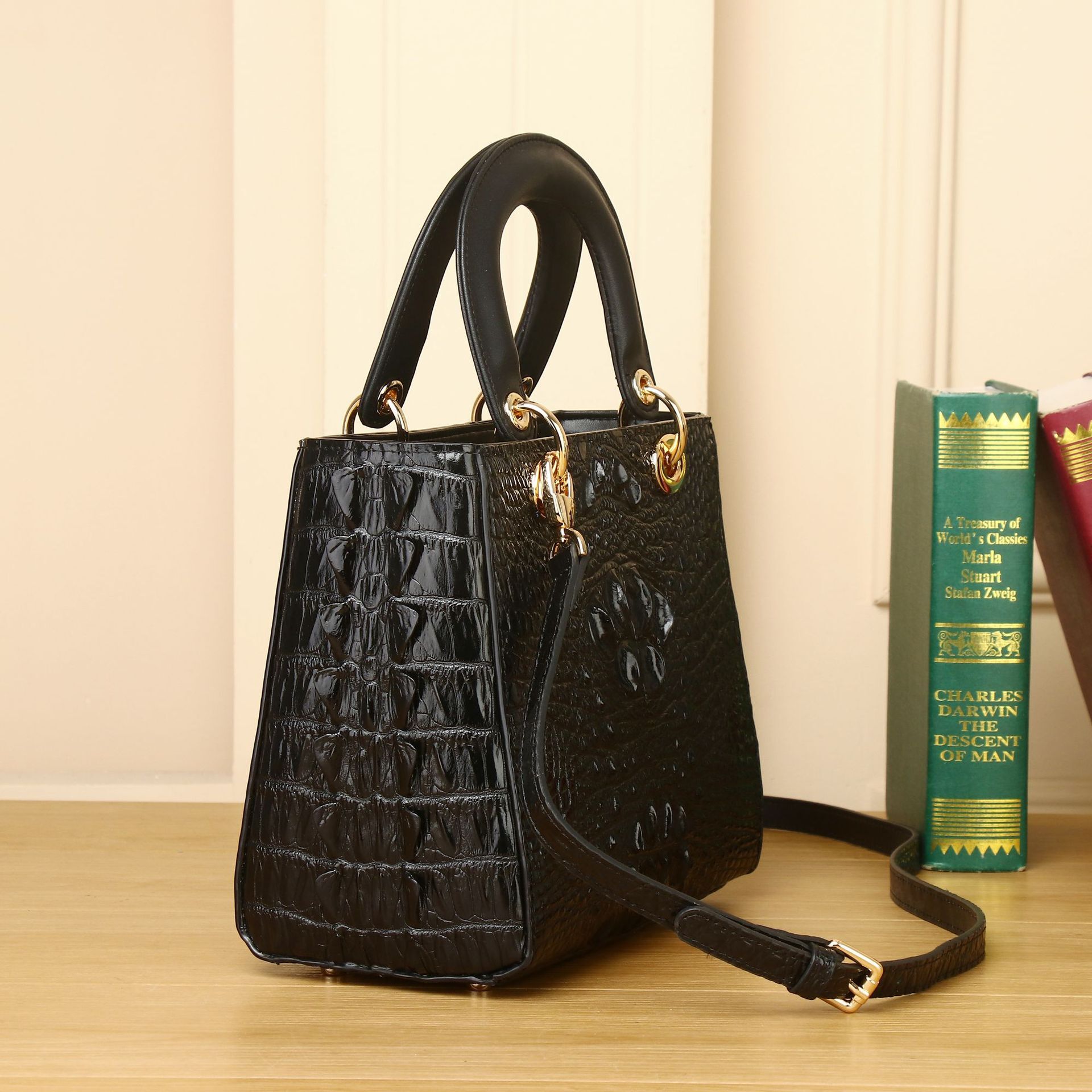 New Crocodile Pattern Luxury D - Interior Design High End recension och pris